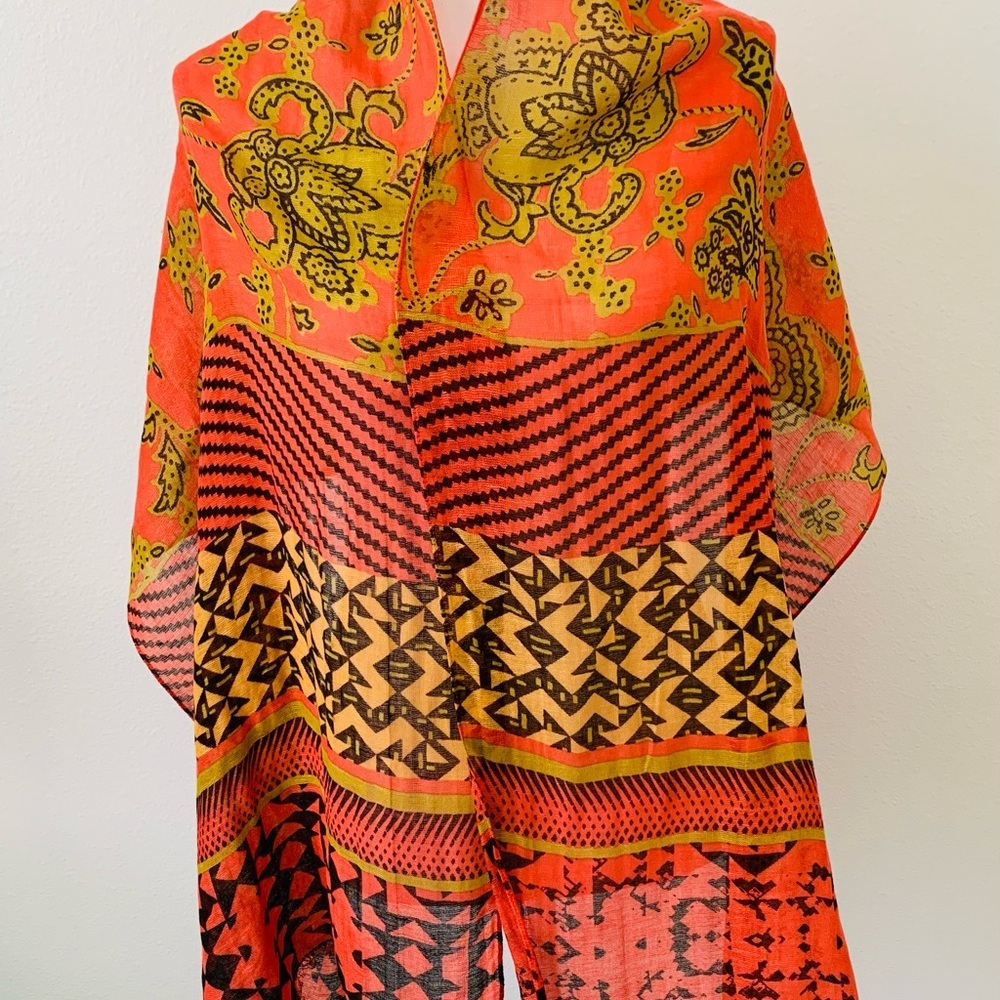 Vibrant Geometric Patterned Scarf - image 2